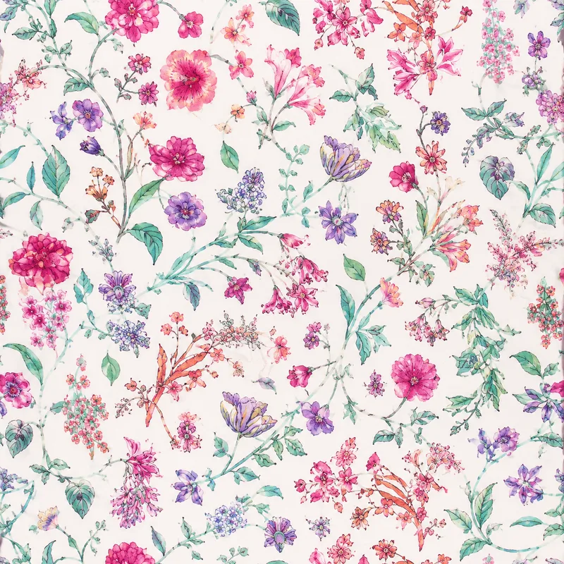 Estampado floral en fucsia, violeta y verde sobre base blanca